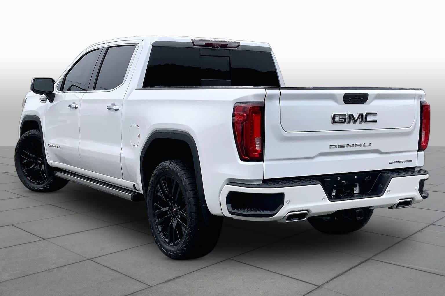 Used 2020 White Frost Tricoat GMC Denali image 12