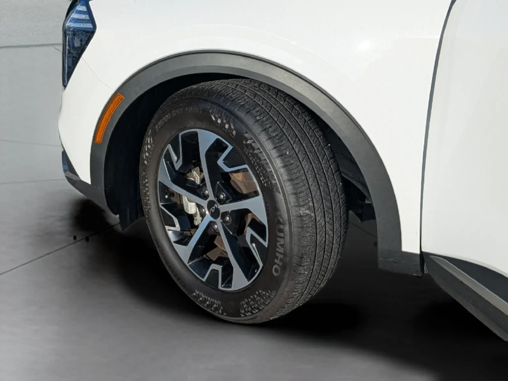 Used 2025 White Kia EX image 34