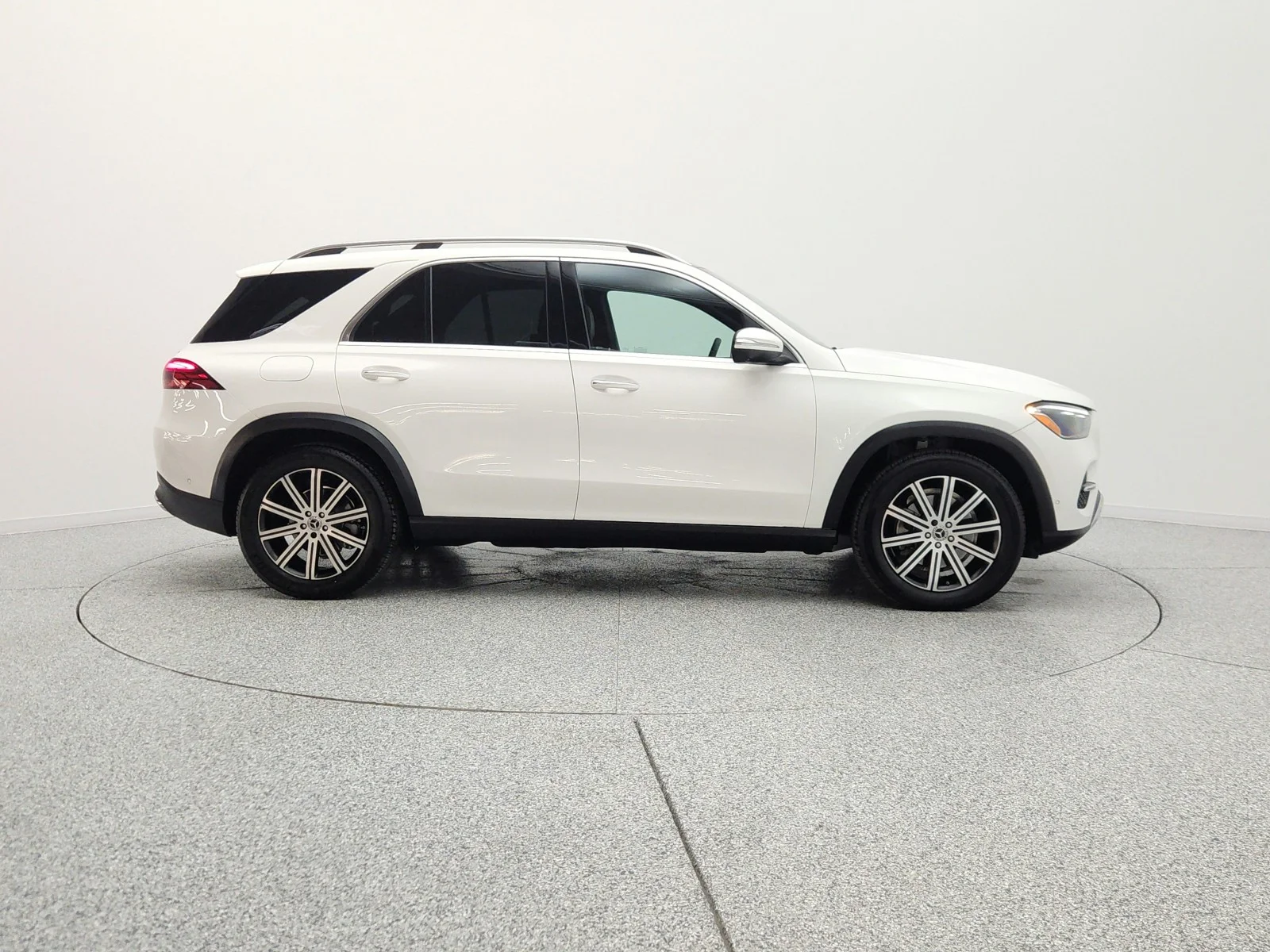Certified Used 2024 Polar White Mercedes-Benz GLE 350 4MATIC® SUV image 4