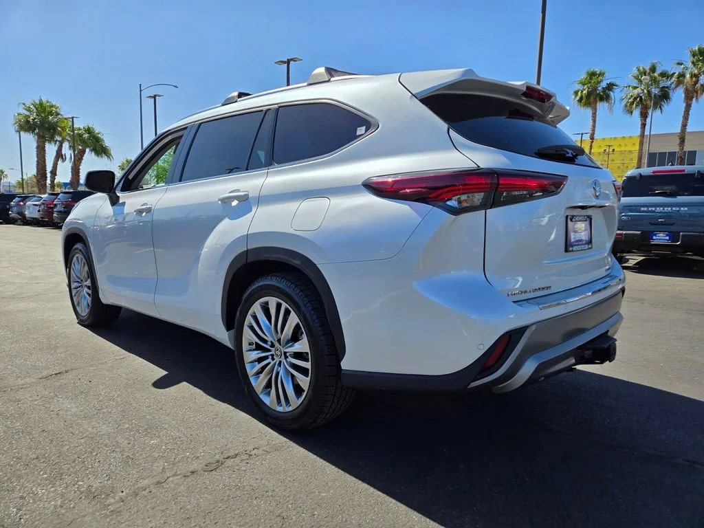Used 2024 Wind Chill Pearl Toyota LE image 4