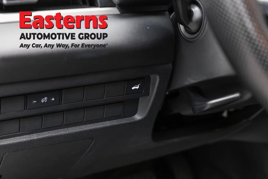 Used 2024 Silver Mitsubishi SE image 20