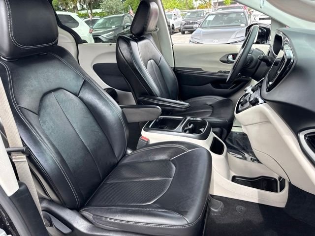 Used 2024 Black Chrysler Touring L image 15