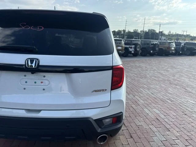 Used 2024 White Honda EX-L image 11