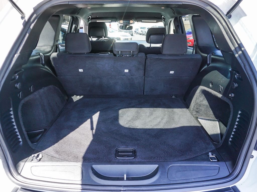 Used 2019 White Jeep Laredo E image 25