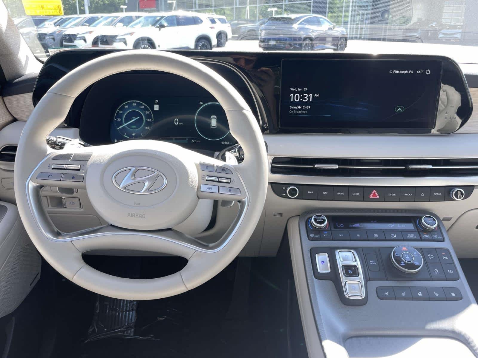 Used 2024 Moonlight Cloud Hyundai Limited image 21