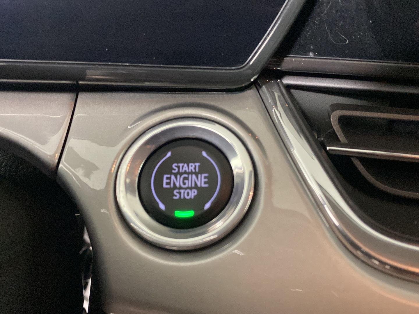 Used 2025 Summit White Chevrolet LT image 16