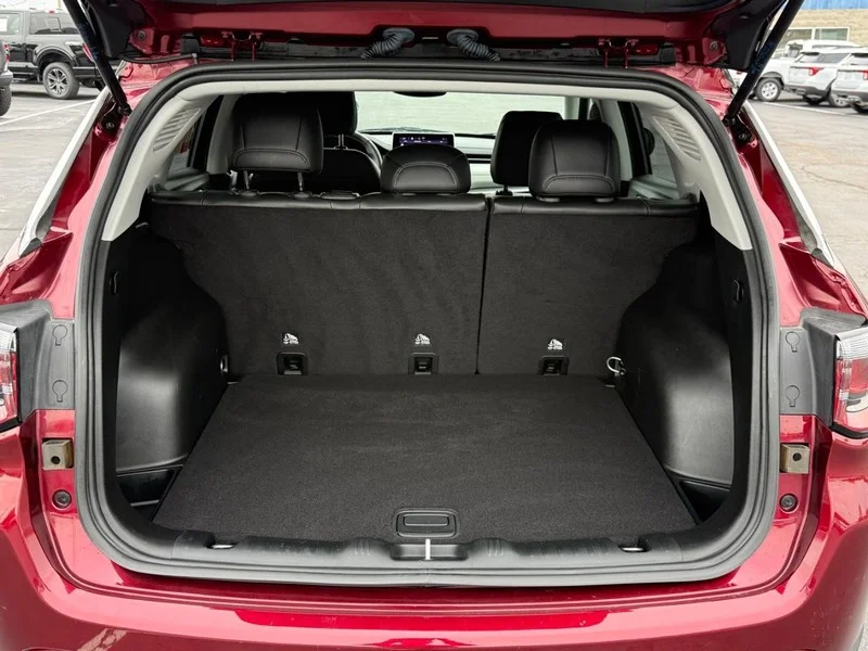 Used 2022 Velvet Red Pearlcoat Jeep Limited image 4