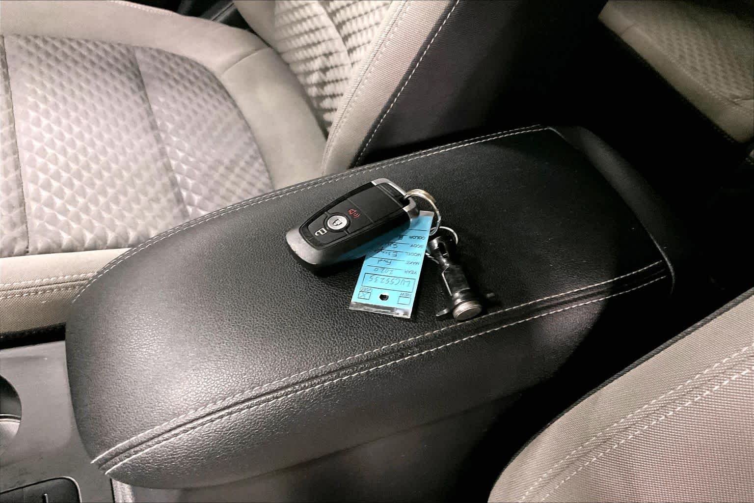 Used 2020 Agate Black Metallic Ford SE image 14