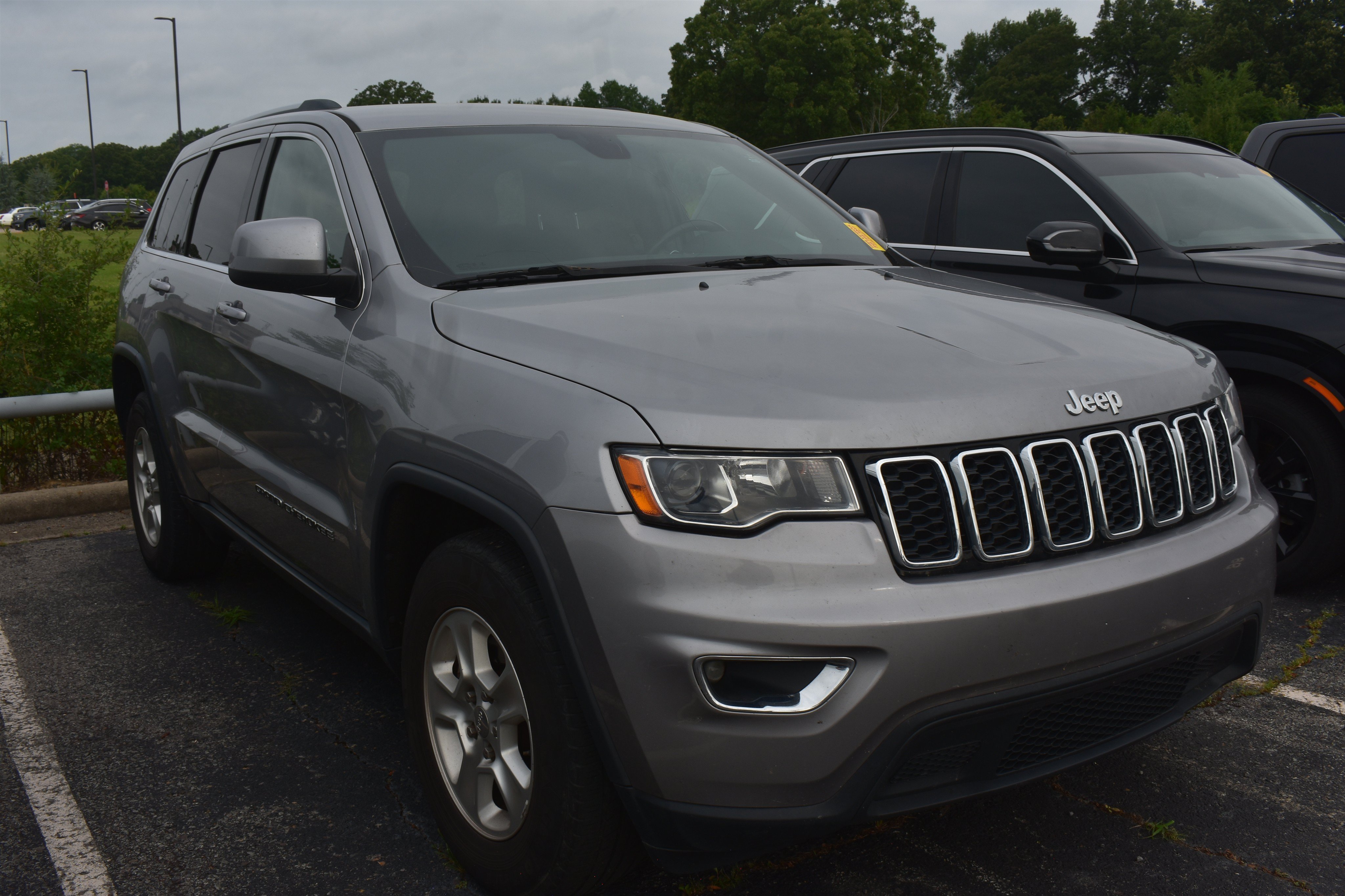 Used 2017 Billet Silver Metallic Clearcoat Jeep Laredo image 3