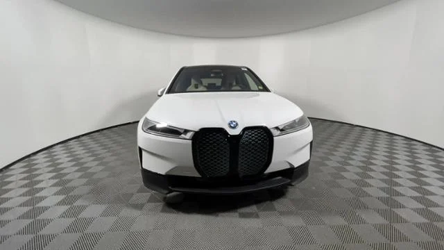 New 2022 Alpine White BMW xDrive50 image 4