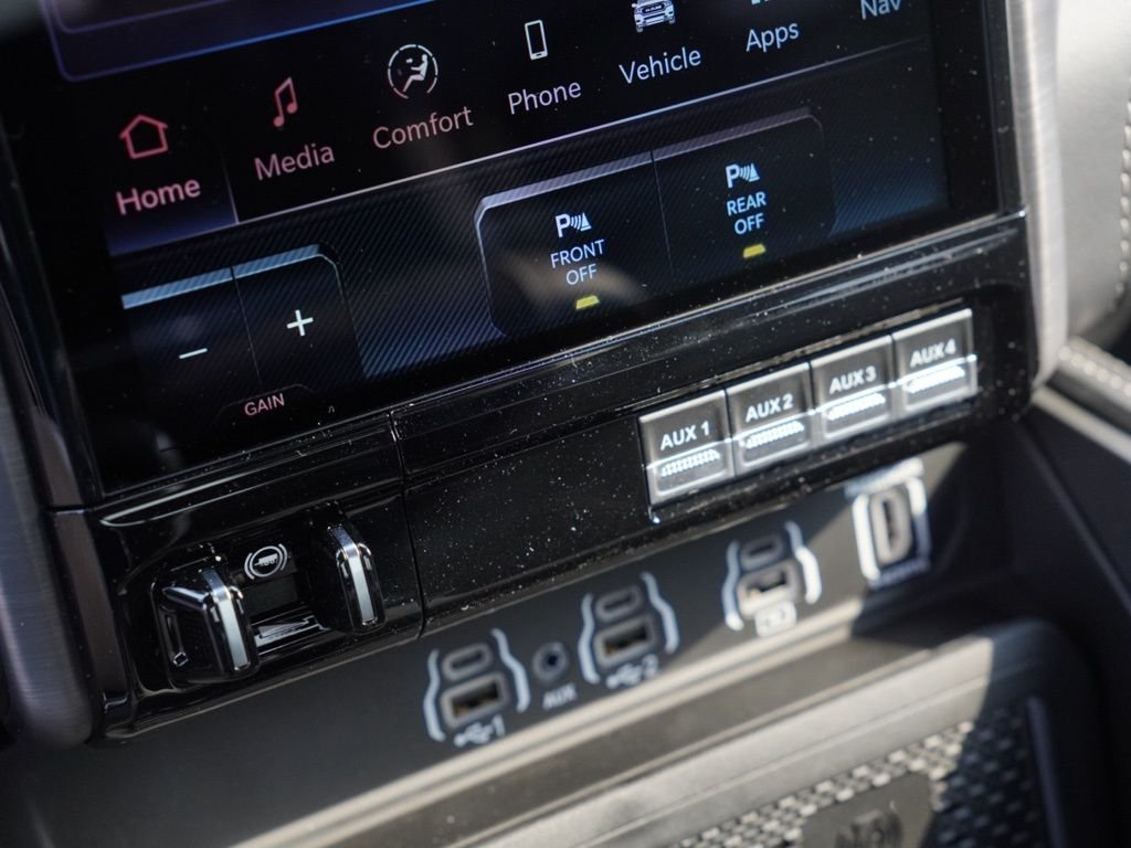 New 2026 Diamond Black Crystal Pearl-Coat Exterior Paint RAM RHO image 15