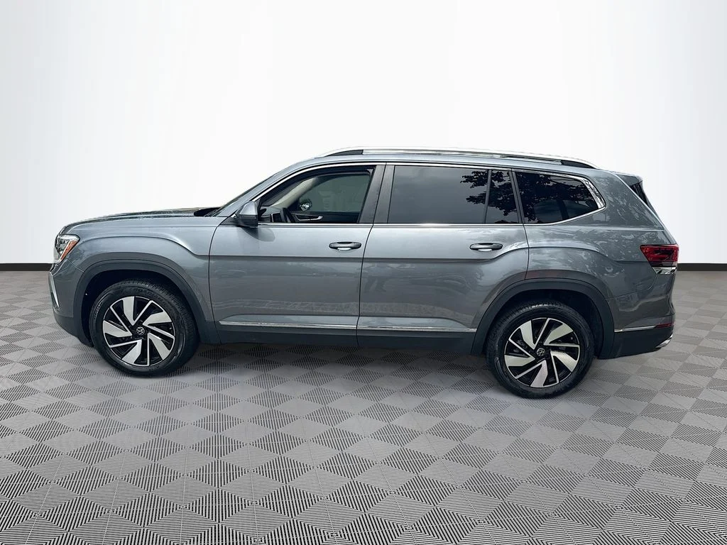 Used 2025  Volkswagen 2.0T SEL image 9