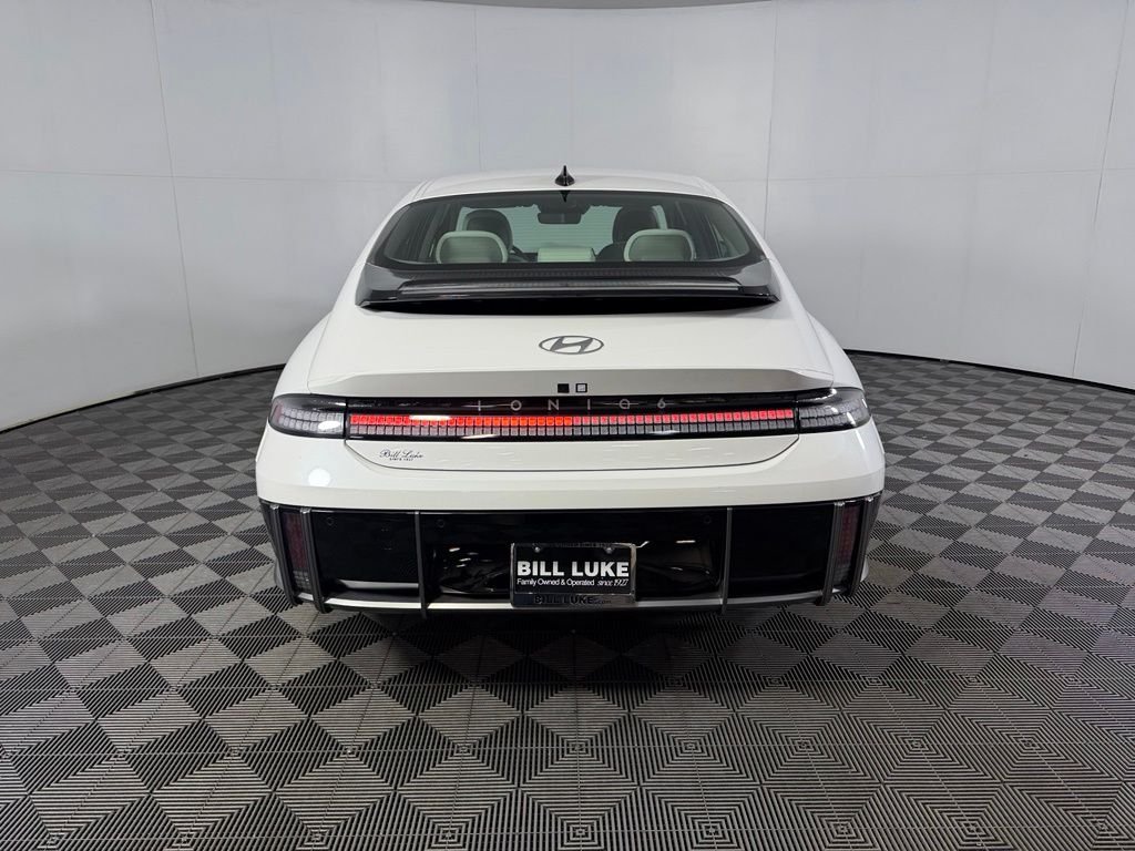 Used 2025 White Hyundai SEL image 9