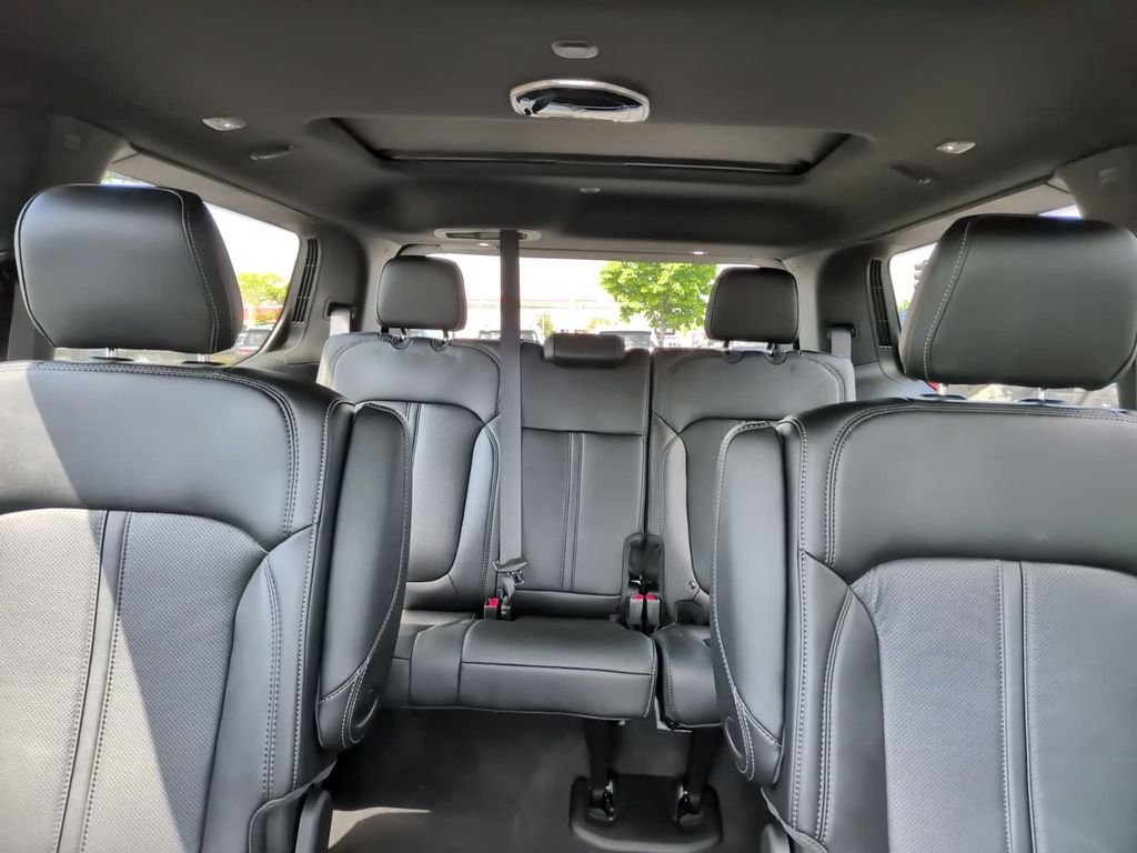 New 2026 Bright White Clear-Coat Exterior Paint Jeep Limited Altitude image 27