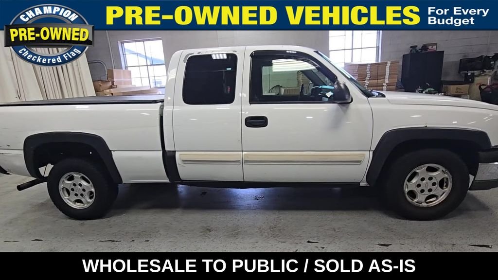 Used 2004 Summit White Chevrolet LS image 9