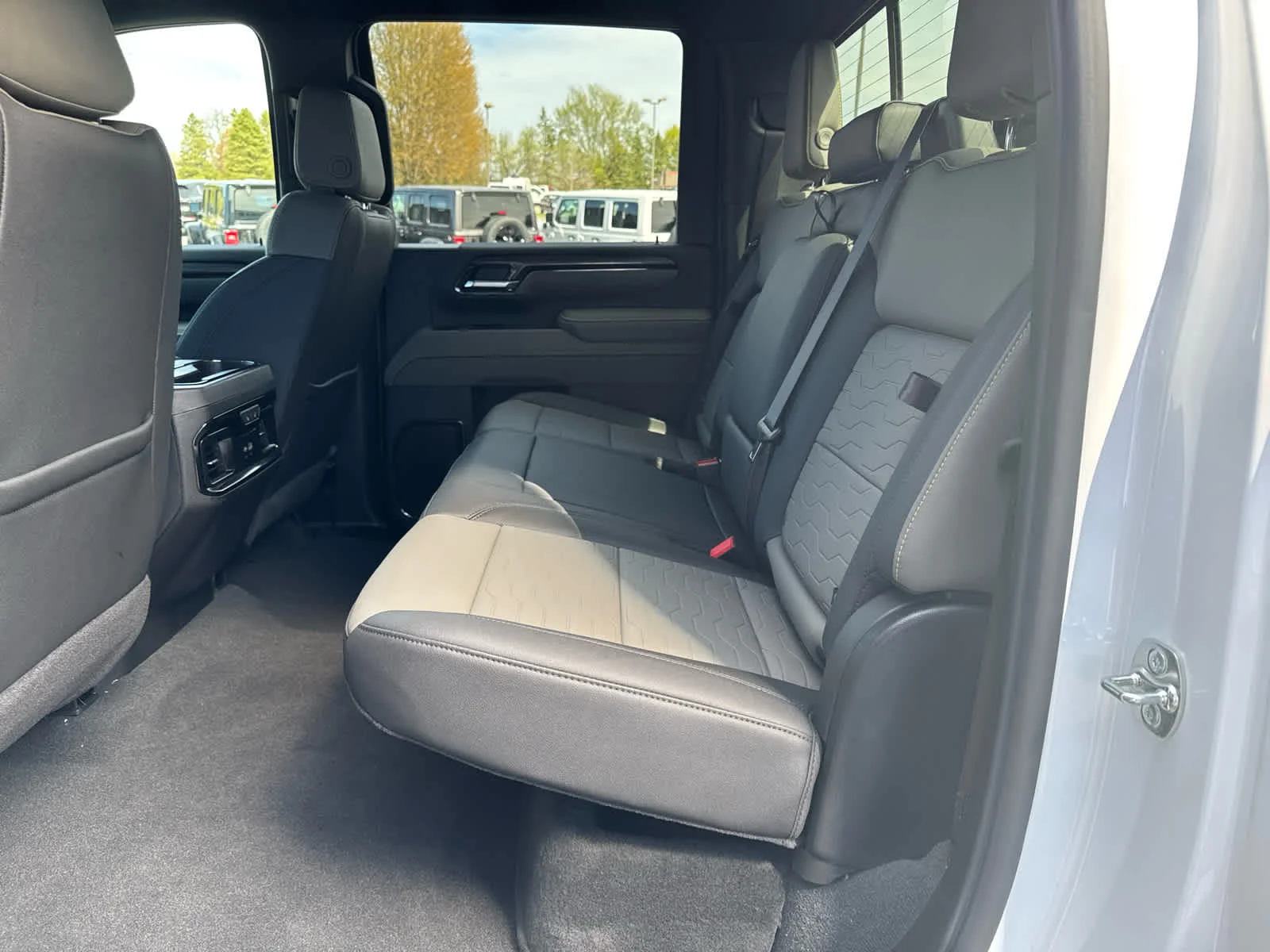 2026 Chevrolet Silverado 2500HD ZR2 - Photo 15