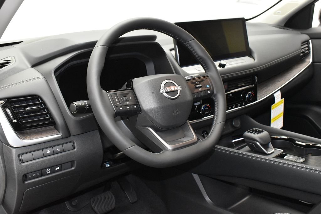 New 2026 Everest White Pearl TriCoat / Super Black Two-tone Nissan Platinum image 16