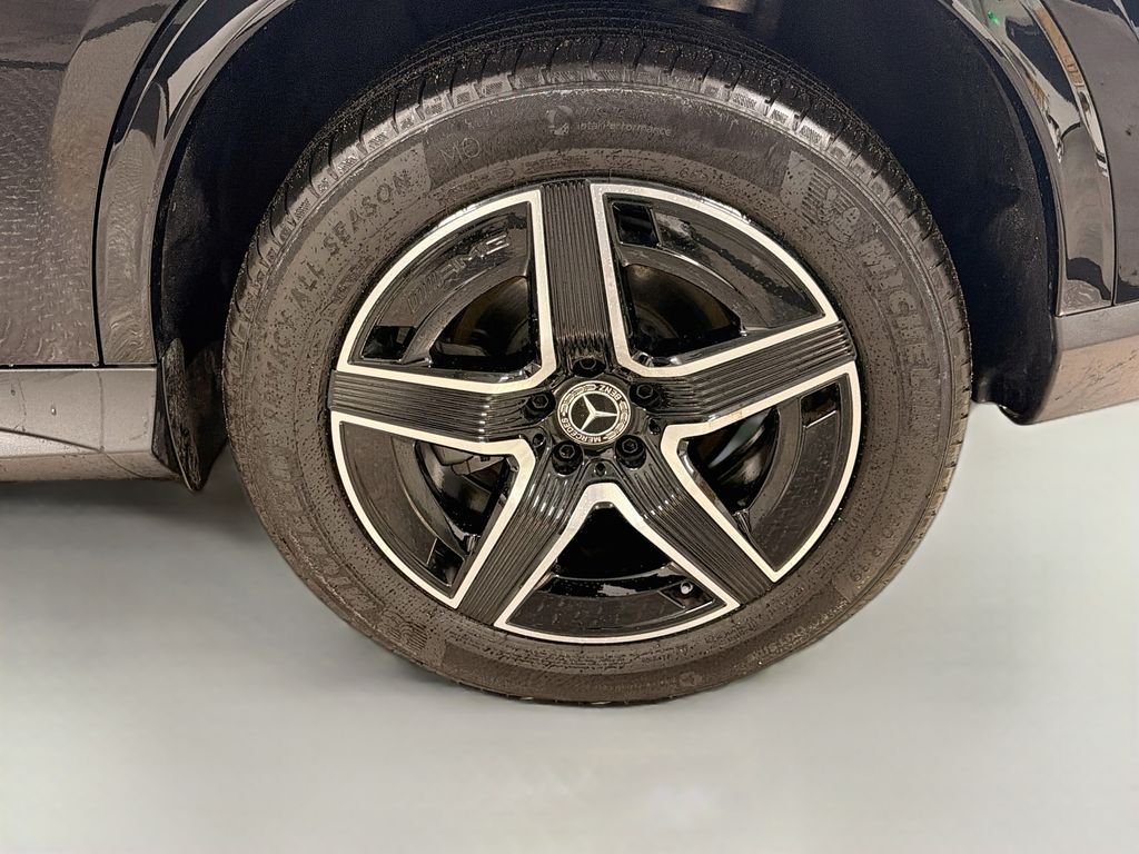 Certified Used 2026 Black Mercedes-Benz GLC 300 image 33