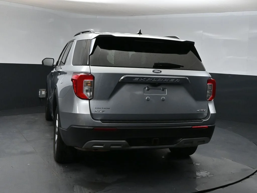 Used 2024 Silver Ford XLT image 3