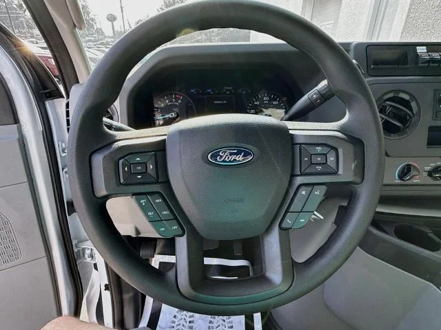 New 2027 Oxford White Ford E-350 SRW image 38