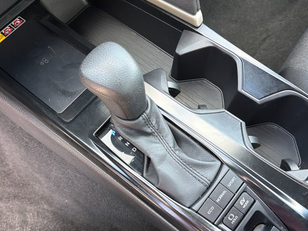 2025 Toyota Camry LE - Photo 24