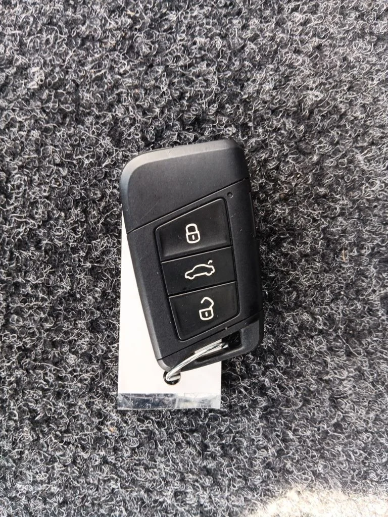 Used 2022 Pure White Volkswagen 2.0T SE image 34