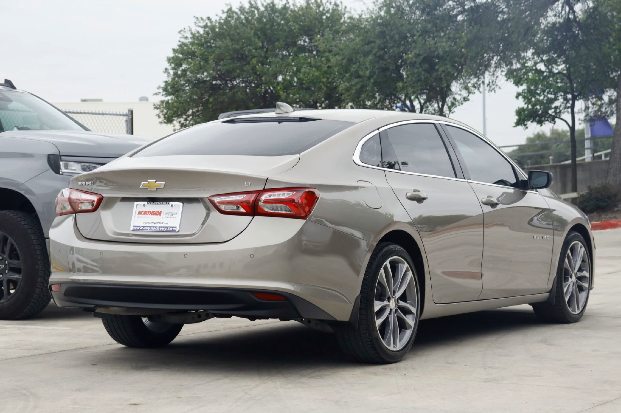 Used 2023 Mineral Gray Metallic Chevrolet LT image 5