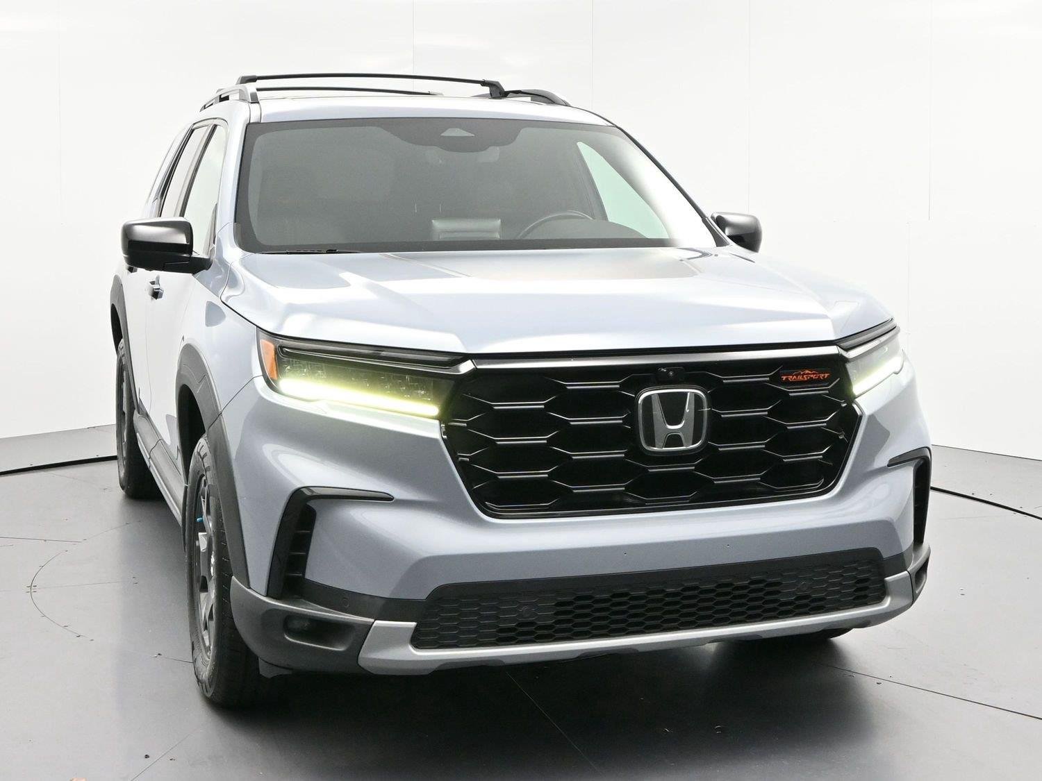 Used 2023 Sonic Gray Pearl Honda TrailSport image 2