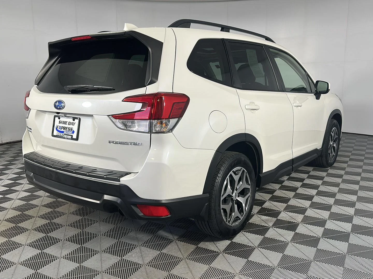 Used 2020 Crystal White Pearl Subaru Premium image 7