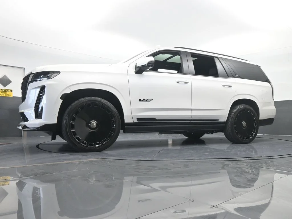 Used 2023 Crystal White Tricoat Cadillac V-Series image 86