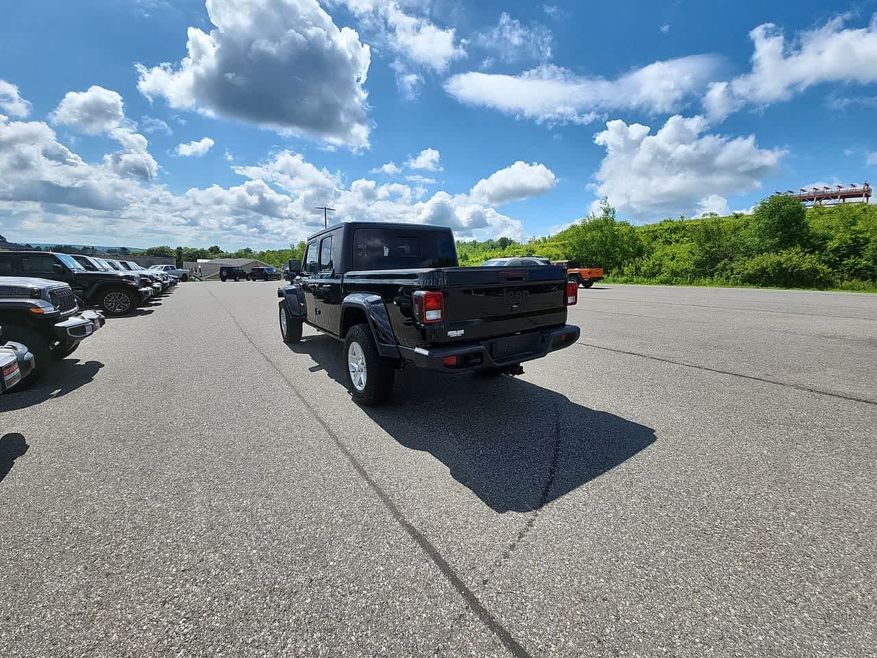 Used 2022 Black Clearcoat Jeep Sport S image 7