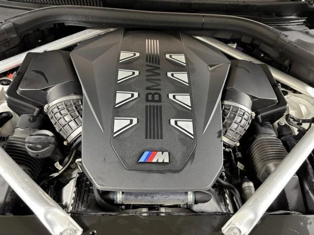 Used 2024 White BMW M60i image 24