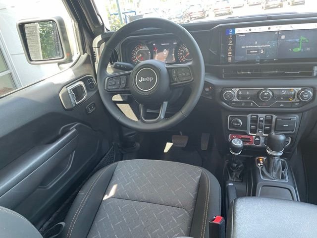 Used 2025 Granite Crystal Clearcoat Metallic Jeep Mojave image 11