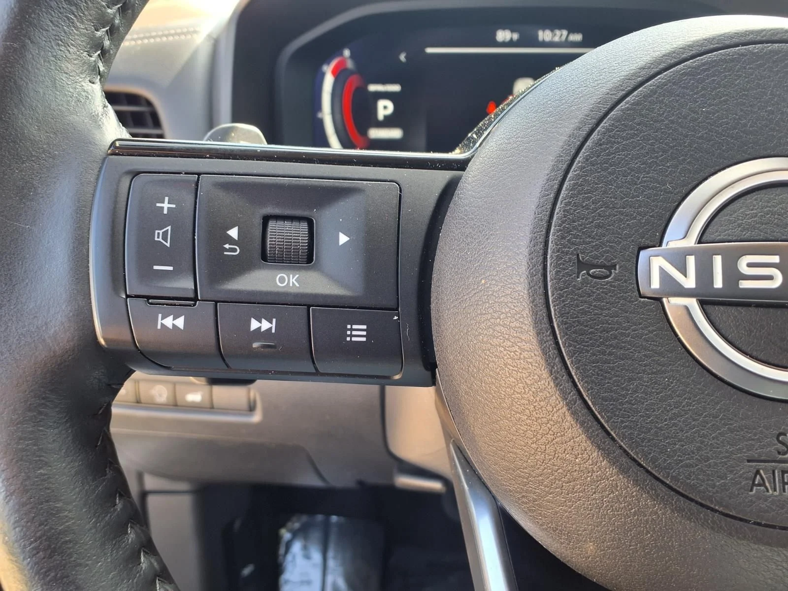 Used 2023 White Nissan Platinum image 18
