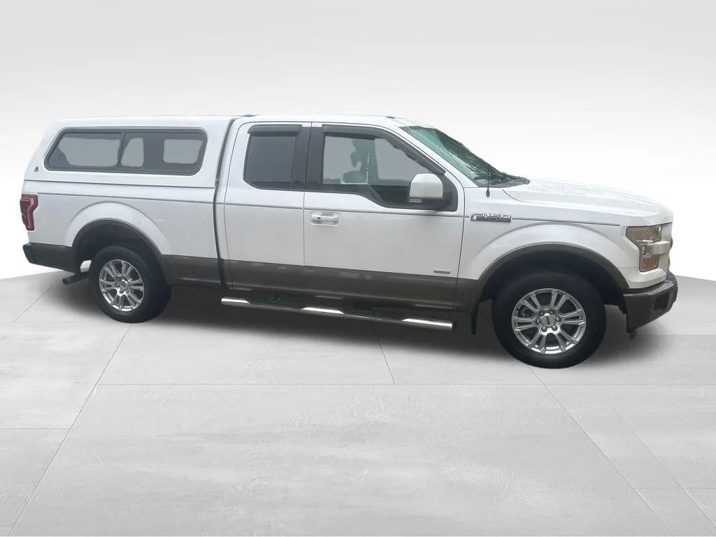 Used 2015  Ford Lariat image 28