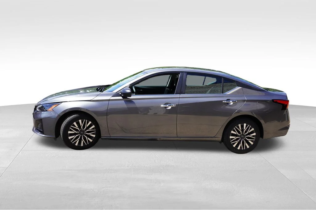 Used 2025 Gun Metallic Nissan 2.5 SV image 9