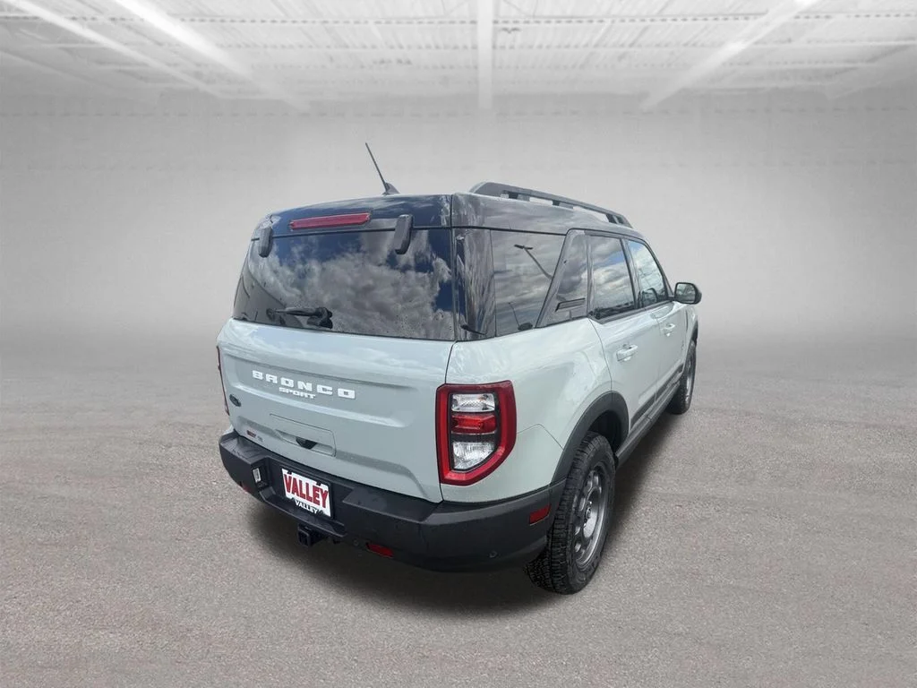 New 2024 Green Ford Outer Banks image 3