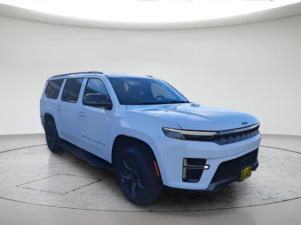 New 2026 Bright White Clear-Coat Exterior Paint Jeep Limited Altitude image 1