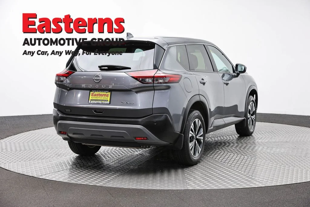 Used 2023 Gray Nissan SV image 5