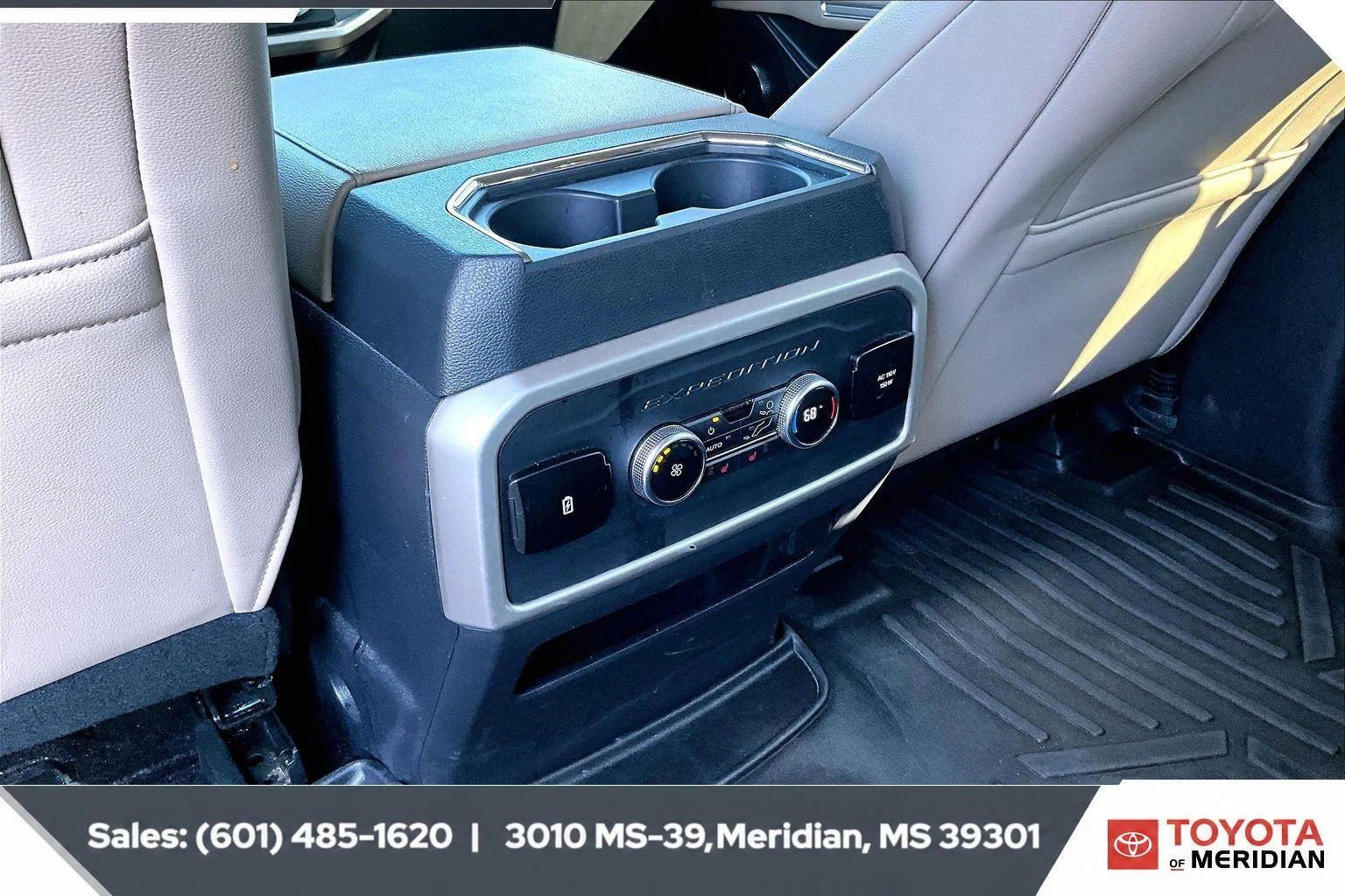 Used 2022 Star White Metallic Tri-Coat Ford Limited image 25
