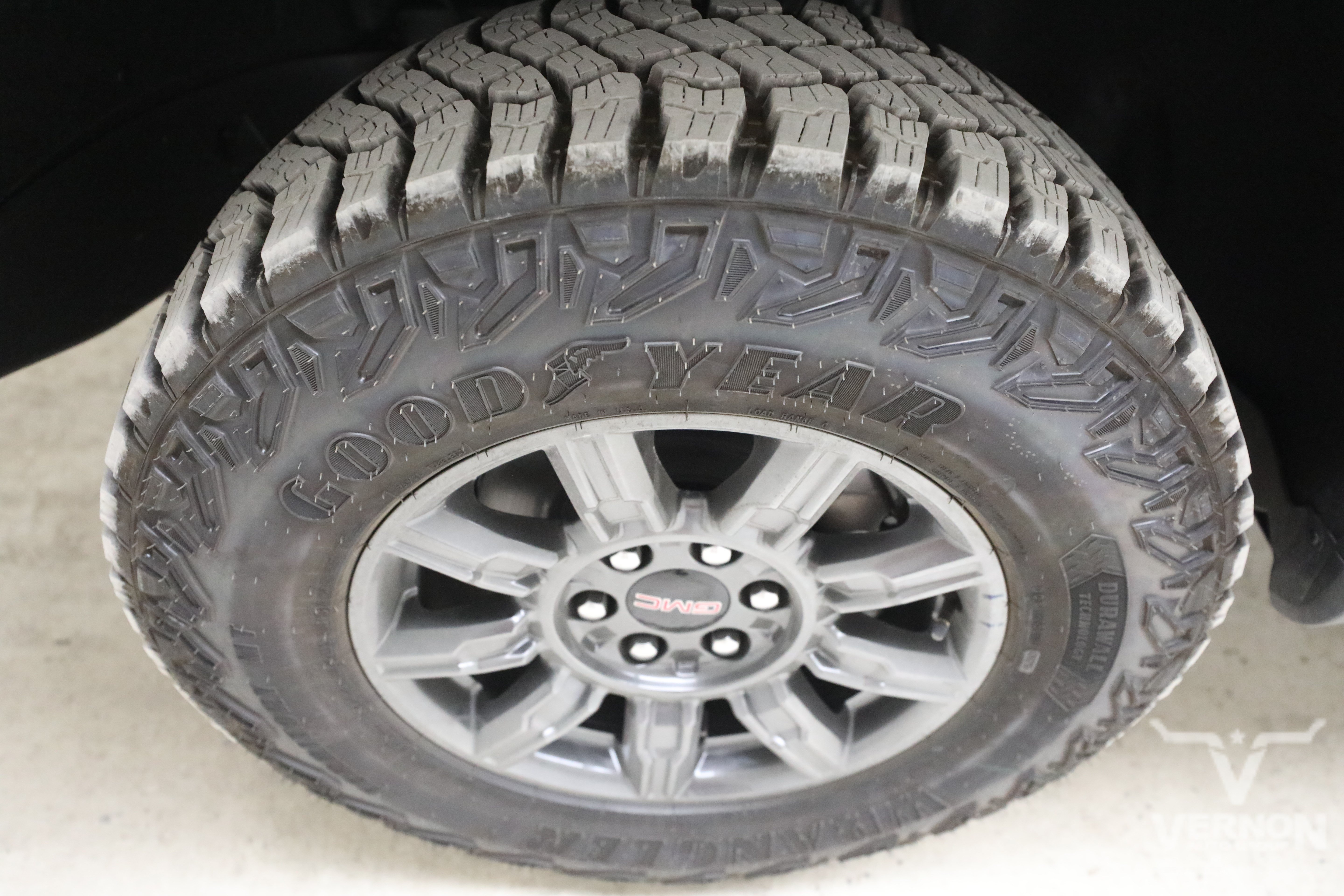 New 2026 Summit White GMC N image 33