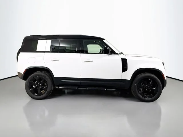 New 2026 Fuji White Land Rover S image 4