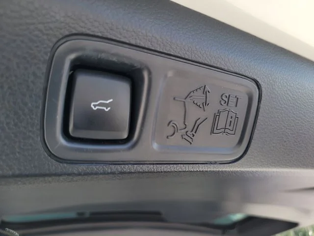 Used 2022 White Ford Limited image 12