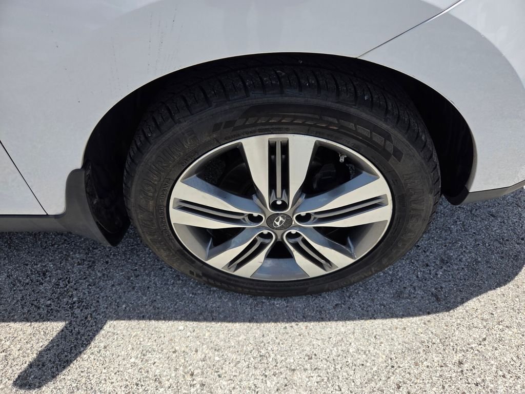 Used 2015 White Hyundai Limited image 18