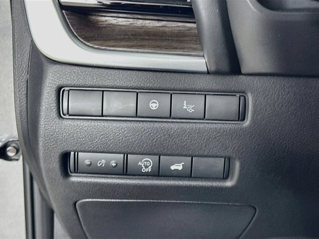 Used 2024 Gray Nissan Platinum image 10