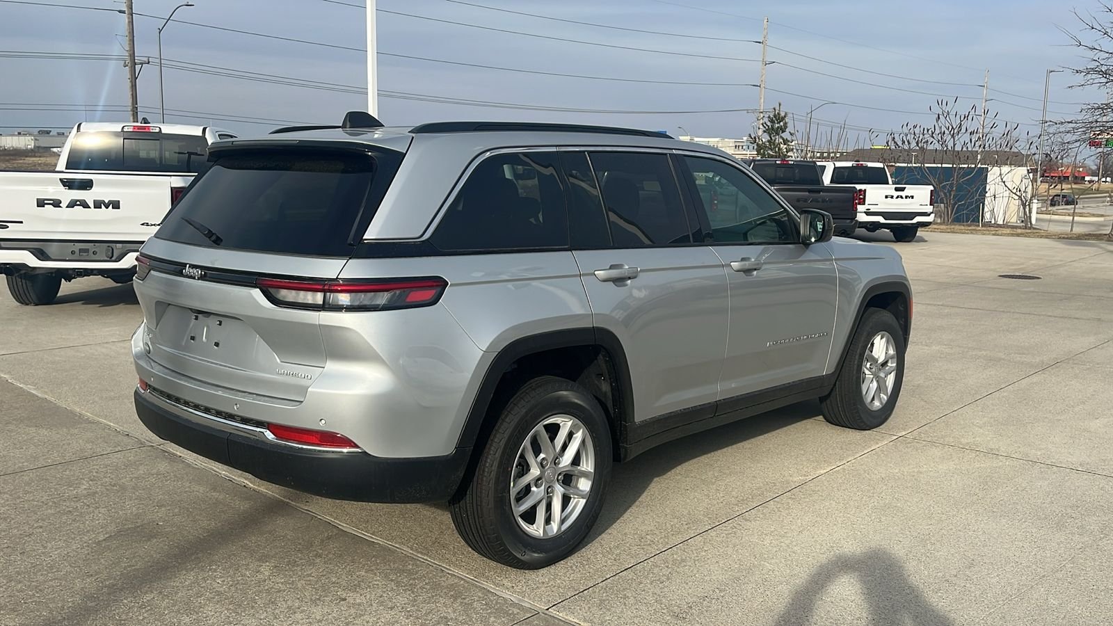 New 2026 Silver Zynith Exterior Paint Jeep Laredo X image 8
