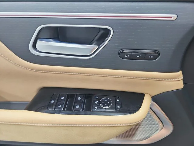 Used 2025  INFINITI SENSORY image 32
