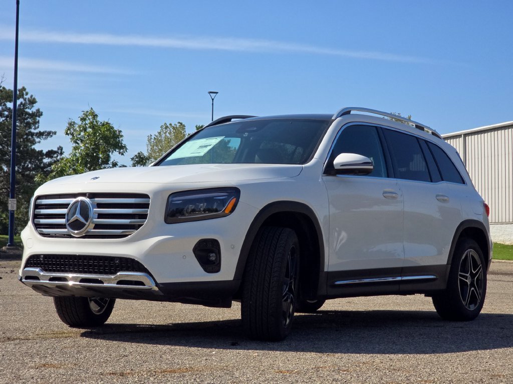 New 2026 Polar White Mercedes-Benz GLB 250 image 47