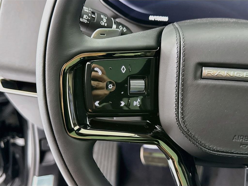 New 2026 Santorini Black Land Rover Dynamic SE image 11