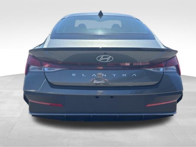New 2026 Amazon Gray Hyundai SEL Sport image 6